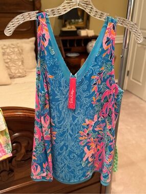 Lilly Pulitzer Teal Floral reversible V-Neck Top with Pink Tag